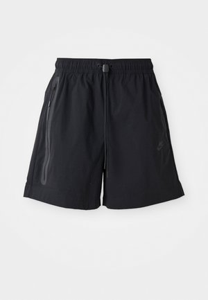 Pantalones cortos negros con cintura elástica, cordón ajustable y dos bolsillos laterales con cremallera. Presentan una tela suave y un sutil acento de logo.