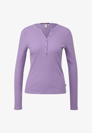 Henley-shirt met lange mouwen in lichtlavendel, met geribbelde structuur, drieknoopssluiting, ronde halslijn en klein zijlogo detail.