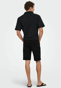 Only & Sons ONSWEFT NORMAL GESCHNITTEN - Kratke hlače od trapera - black denim