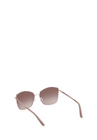 Occhiali da sole con montatura in metallo rosa oro, lenti sfumate marroni, forma cat-eye angolare e aste in plastica marroni testurizzate.