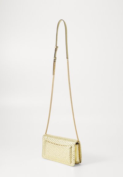Tory Burch KIRA MOTO QUILT CHAIN WALLET - Soma ar siksnu pāri ķermenim - gold-coloured