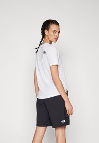 The North Face MOUNTAIN ATHLETICS FLEX TEE - Majica kratkih rukava s printom - white