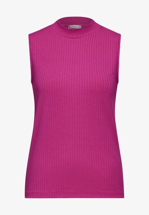 Mouwloze magenta top van ribstof, met een hoge hals en een aangesloten ontwerp, voorzien van een gladde textuur en zonder zichtbare patronen.