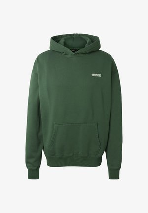 Hanorac verde închis cu glugă, buzunar frontal tip marsupiu și logo mic alb „PEGADOR MOMENTS TO MEMORIES” pe piept.