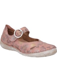 Różowe skórzane buty z wycięciami, okrągłym noskiem i srebrną okrągłą klamrą. Teksturowana cholewka z lekko zużytą białą podeszwą.