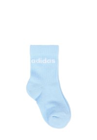 Calzino di cotone blu chiaro con texture a coste e logo Adidas bianco stampato vicino alla parte superiore. Lunghezza corta alla caviglia, design con punta arrotondata.