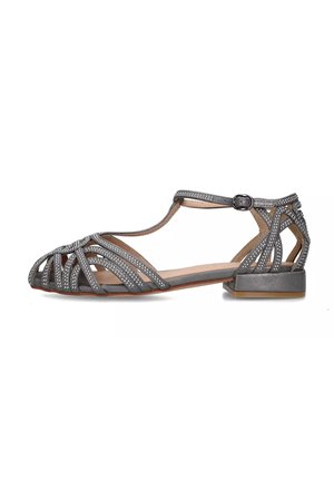 Sandalo grigio con design open-toe, cinturini decorati con accenti metallici e tacco block basso. Include una cinghia regolabile alla caviglia.