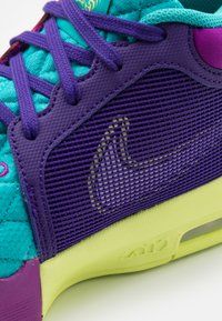 Nike Performance LEBRON WITNESS - Obuća za košarku - field purple/white/dusty cactus