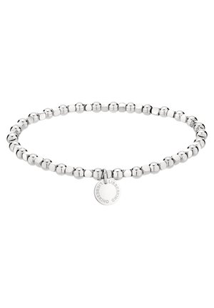 Pulsera de cuentas plateadas con colgante redondo grabado con "LIEBESKIND" sobre un fondo blanco.