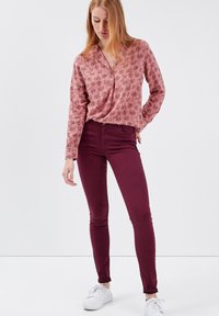 BONOBO Jeans Vaqueros slim fit - prune