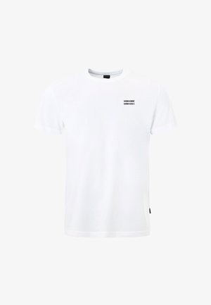 Bela majica kratkih rokavov z zaobljenim izrezom, na zgornjem levem delu prsnega koša z drobnim črnim napisom "Karma kommt. Karma regelt."