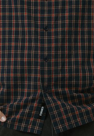 Classificação 7: Former - VIVIAN - Camisa