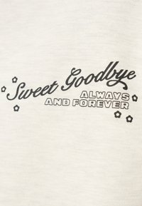 Κείμενο 'Sweet Goodbye' με καλλιγραφικά γράμματα πάνω από 'ALWAYS AND FOREVER' με κεφαλαία γράμματα, περιτριγυρισμένο από μικρά μαύρα εικονίδια λουλουδιών σε λευκό ύφασμα.