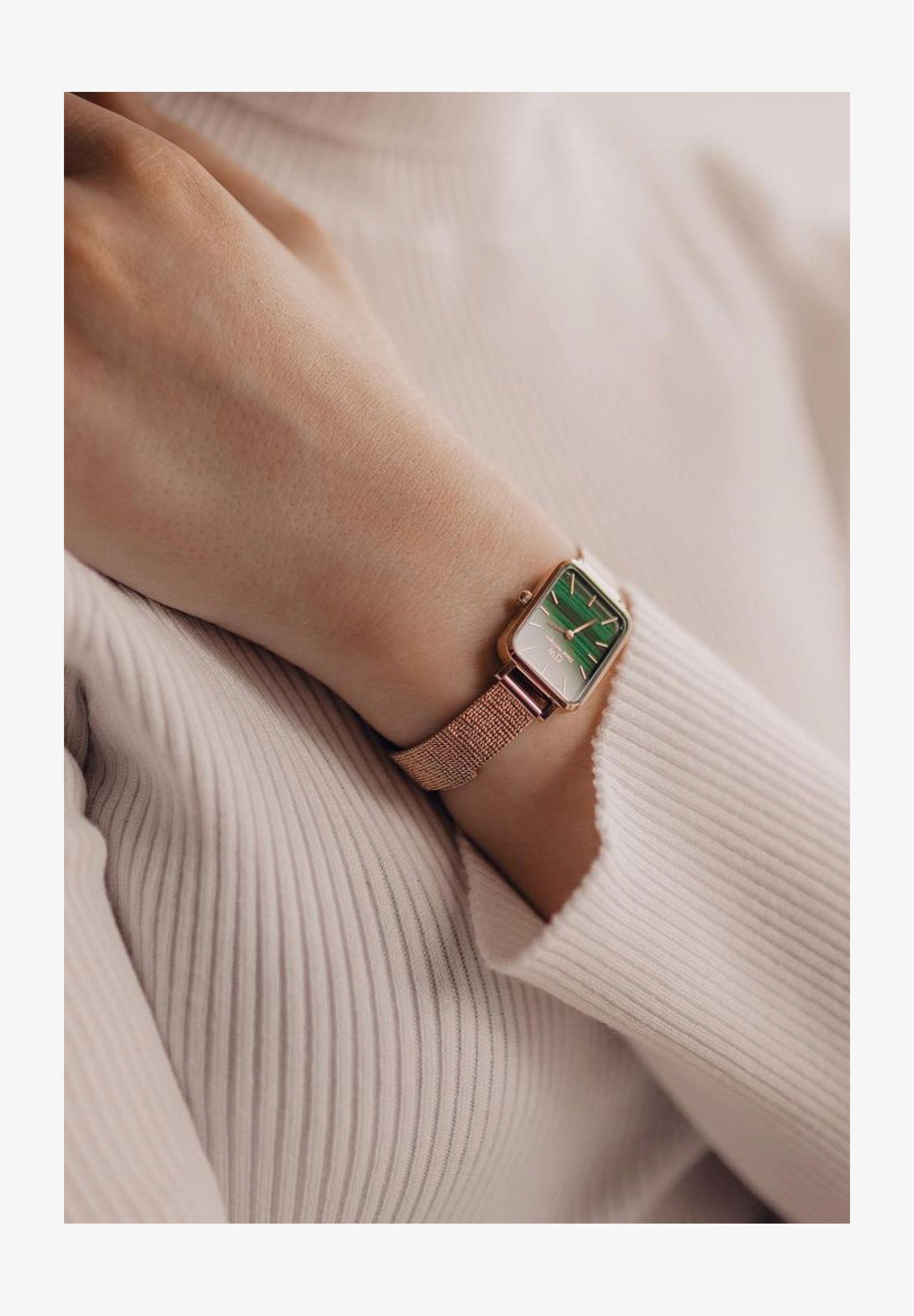 Daniel Wellington Orologio Classico Cornwall – 40mm Quadrante Nero – Cinturino NATO Oro Rosa