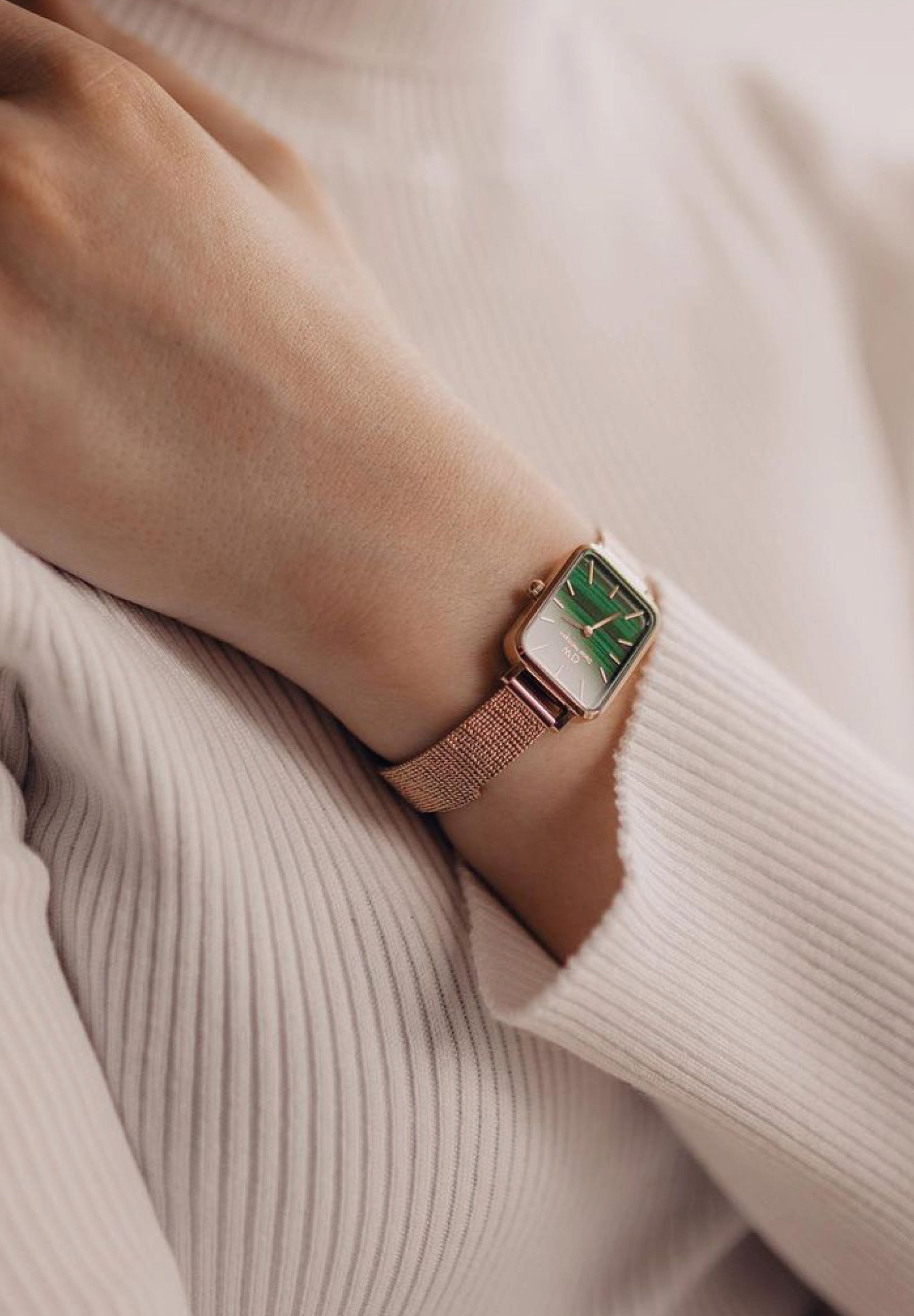 Daniel Wellington Orologio Classico Cornwall – 40mm Quadrante Nero – Cinturino NATO Oro Rosa