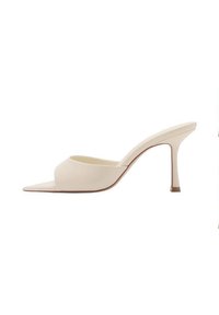 Mule beige con tacco alto e punta aperta, realizzate in materiale liscio, con design curva e tacco a stiletto sottile.