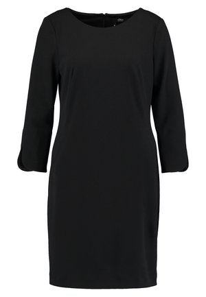 Vestido negro hasta la rodilla con escote redondo y mangas tres cuartos, corte recto, diseño minimalista.