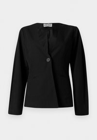 Černý přiléhavý blejzr s dlouhými rukávy, zapínáním na jeden knoflík a dvěma předními šikmými kapsami, vystavený na bílém pozadí.