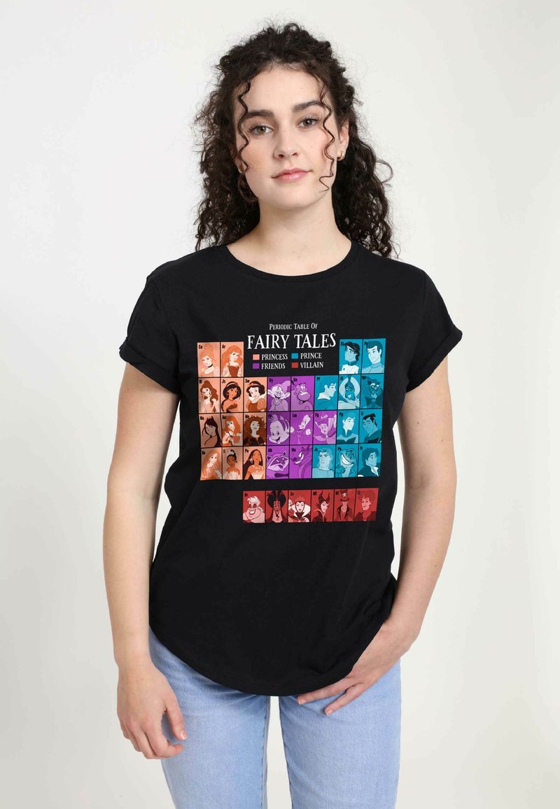 Camiseta negra con un diseño colorido de la tabla periódica que presenta personajes de dibujos animados, titulada "Tabla Periódica de Cuentos de Hadas" en la parte frontal.