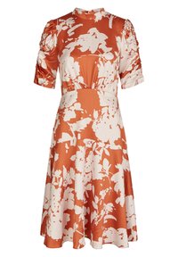 Blumenkleid in Rostorange mit weißen botanischen Drucken, featuring einen hohen Ausschnitt, kurzen Puffärmeln und einem schwingenden Rock. Satin-Textur.