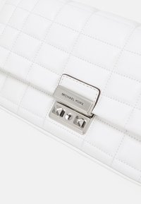 MICHAEL Michael Kors TRIBECA  - Borsa a tracolla - optic white