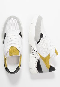 Marco Tozzi LACE UP - Sneaker low - white/lime
