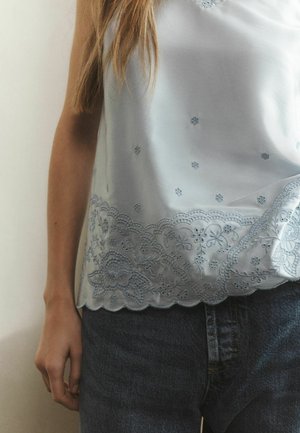Next, SCALLOPED EMBROIDERED CAMI TOP - Topp - light blue