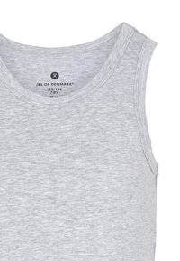 Grå ærmeløs tanktop i blødt bomuldsstof med rund halsudskæring. Har en etiket med størrelse 122/128, egnet til børn i alderen 7-8 år.