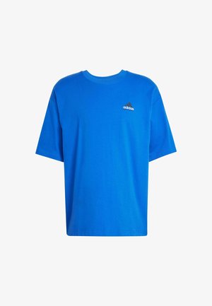 Tricou din bumbac albastru, cu mâneci scurte, decolteu rotund și un mic logo Adidas negru pe pieptul stâng. Design simplu, de culoare uniformă.