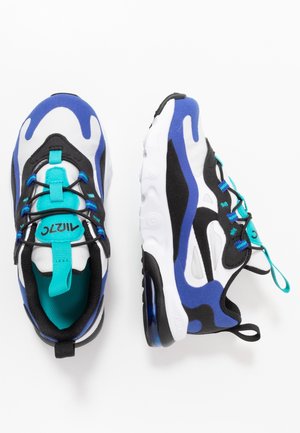 Sneakers med sort, hvid og blåt design; mesh- og syntetiske materialer; polstret krave; kontrasterende snørebånd; synlig luftpolstring i sålen.