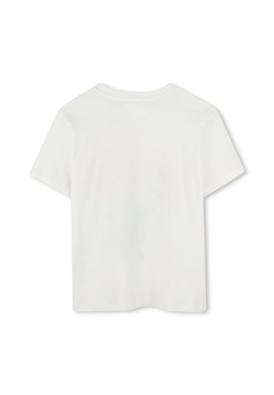 T-shirt blanc en coton à manches courtes avec un col rond. Le dos est uni, doté d'une texture douce et d'une coupe décontractée.