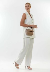 Tamaris ASTRID - Håndtasker - taupe