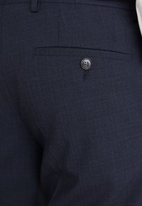 Thumbnail Image 12