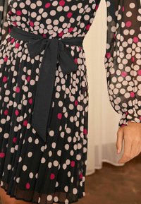 Love & Roses REGULAR FIT  - Dnevna haljina - pink