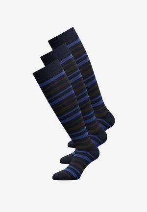 Tre calzini al ginocchio con righe orizzontali in tonalità blu scuro, navy e marrone, disposti uno accanto all'altro su sfondo bianco.