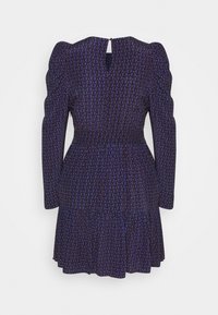 Navy Kleid mit langen Ärmeln, gepufften Schultern, tailliertem Schnitt und einem geschichteten Rock mit geometrischem Muster in Rot und Blau.