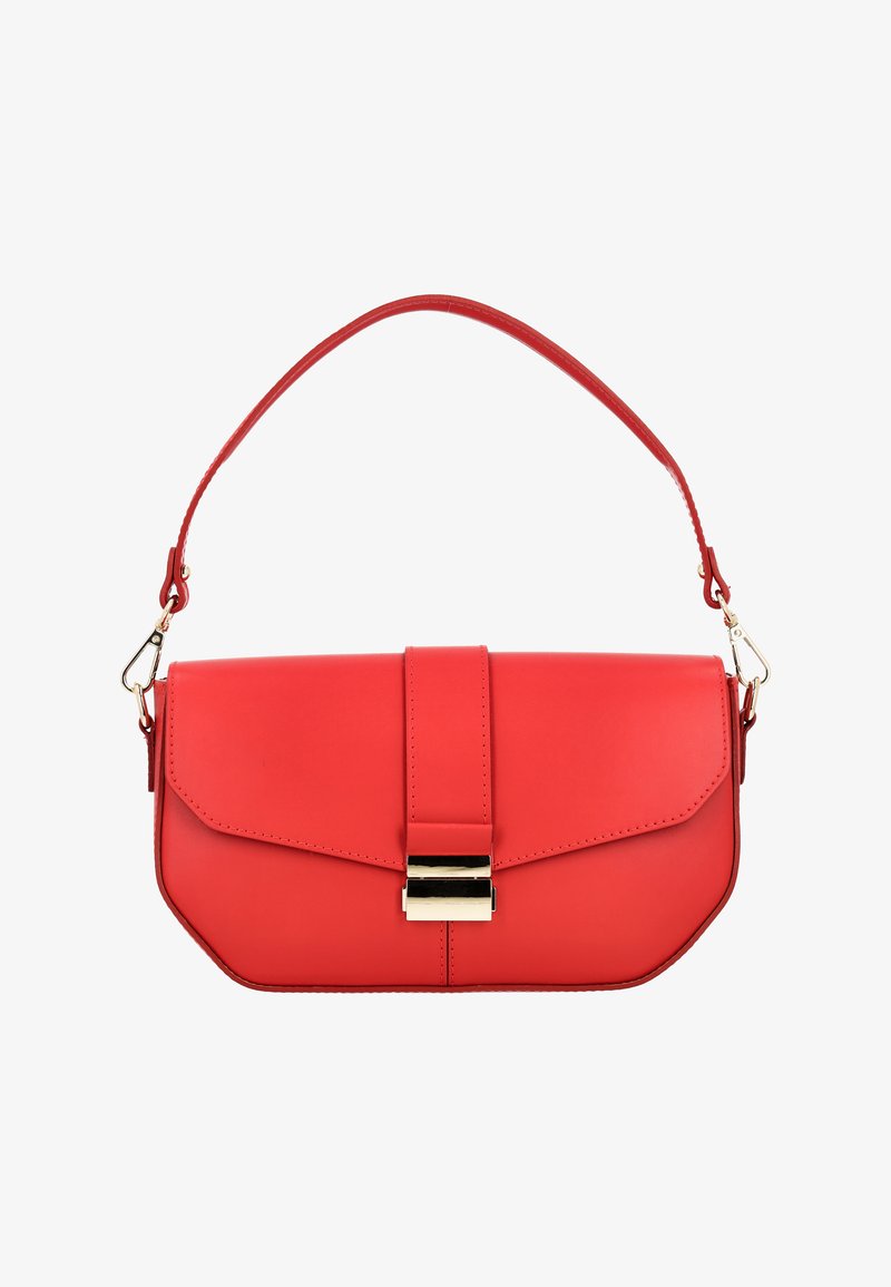 Czerwona skórzana torebka o zorganizowanej konstrukcji, z klapą, złotymi akcentami oraz odpinanym paskiem. Gładka faktura.