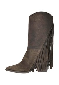 Stivaletto alla caviglia in suede marrone scuro con punta affusolata, caratterizzato da dettagli in frange lungo il lato e un tacco basso e impilato.