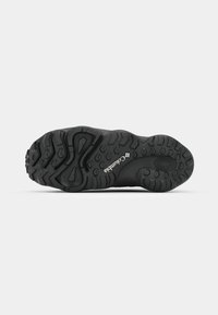 Columbia ESCAPE THRIVE TITANIUM MID - Hikingschuh - nori/black