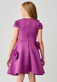 Baker by Ted Baker REGULAR FIT - CORSAGE EMBOSSED  - Kasdienė suknelė - purple