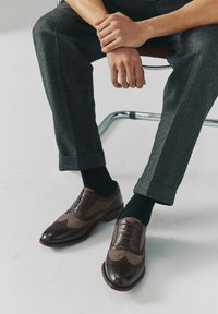 Next REGULAR FIT - HERITAGE BROGUE - Nauhakengät - brown