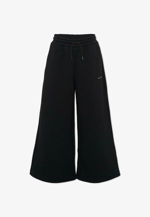 Czarne szerokie spodnie dresowe z elastycznym pasem i sznurkiem, małe białe logo na górnej lewej części uda.