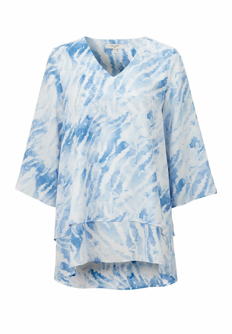 Tunique bleu clair avec un décolleté en V, des manches trois-quarts et un ourlet en couches. Présente un motif d'onde aquarelle dans des nuances de bleu variées.