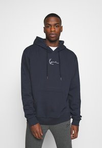 Karl Kani - SMALL SIGNATURE HOODIE - Kapuzenpullover - navy Thumbnail-Bild 1