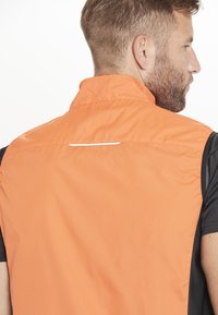 ELITE LAB Väst -  ponderosa pine