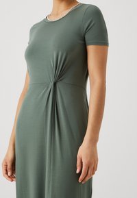 Vero Moda Petite Maxiklänning - green