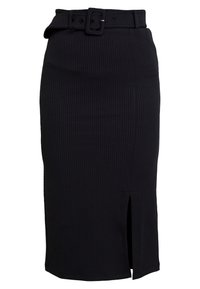 Jupe midi noire à côtes avec une ceinture, présentant un détail fente sur le côté. Fabriquée à partir d'un matériau texturé avec un design ajusté.