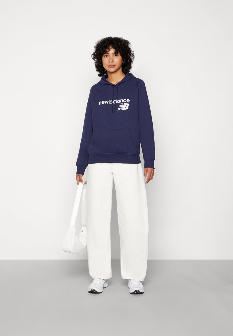 Damen Sweatshirts | New Balance CLASSIC CORE HOODIE Kapuzenpullover pigment/dunkelblau - IB54136 Damen Sweatshirts | New Balance CLASSIC CORE HOODIE Kapuzenpullover pigment/dunkelblau - IB54136