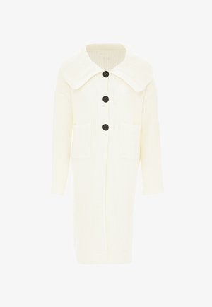 Hosszú, fehér kardigán bordás kötött anyagból, nagy gallérral, öt fekete gombbal és két elülső zsebbel.