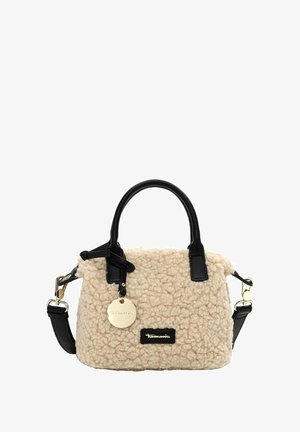 Beiger Stoff-Handtasche mit einer strukturierten, flauschigen Oberfläche und schwarzen Ledergriffen. Sie verfügt über einen goldenen Anhänger und ein Markenetikett auf der Vorderseite.